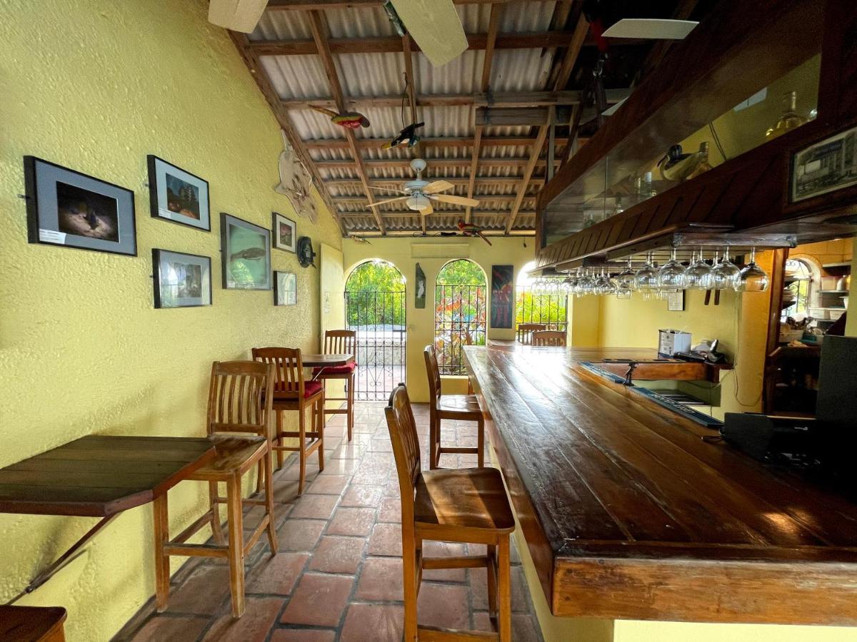 Osprey Beach Hotel Cockburn Town Bagian luar foto