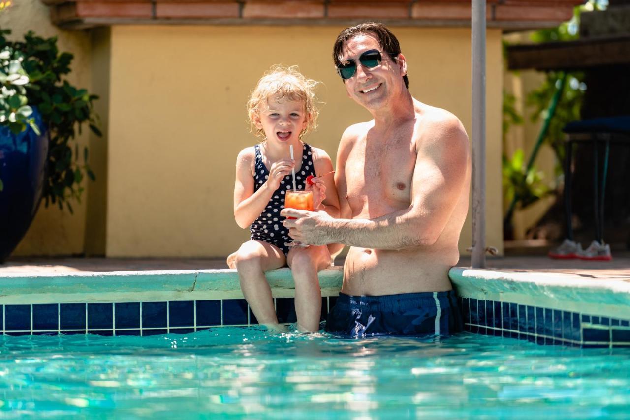 Osprey Beach Hotel Cockburn Town Bagian luar foto