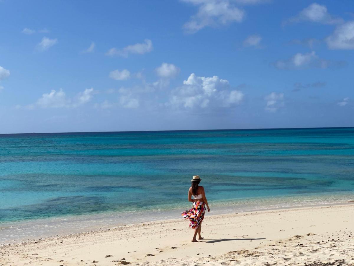 Osprey Beach Hotel Cockburn Town Bagian luar foto